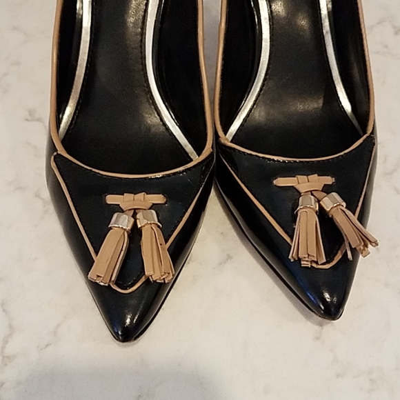 WHITE HOUSE BLACK MARKET Tassel Pumps Size 8M - Picture 2 of 7
